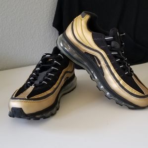 NIKE AIR MAX 24-7  BLACK/GOLD Youth Size 6Y